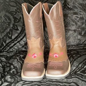 Boots size 8